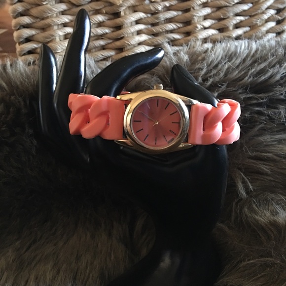 Ladies peach soft flexible silicone link watch - Picture 3 of 10